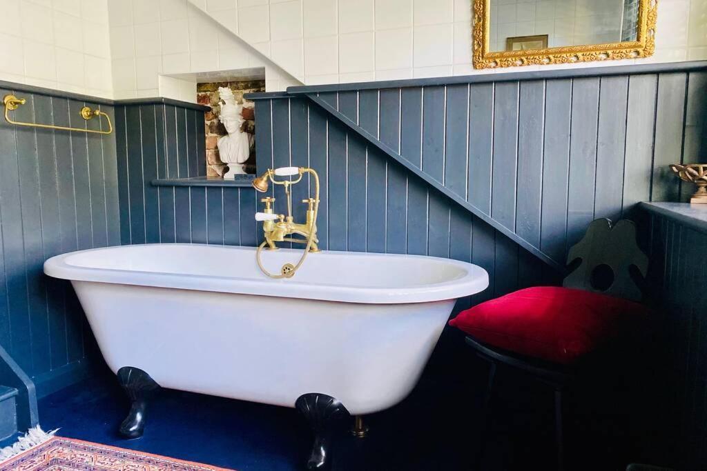 Martin Mill 17Th Century Boutique Getaway In The Countryside 아파트 외부 사진